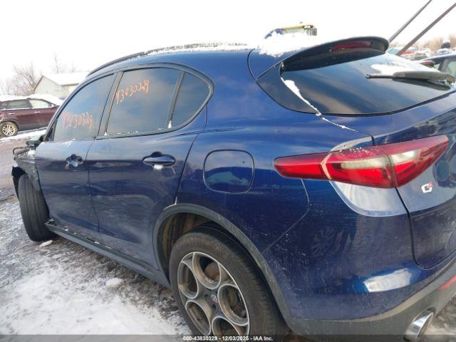 Alfa Romeo Stelvio Sport Awd Image 4
