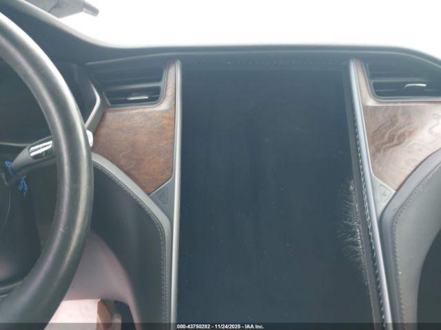 Tesla Model X Image 13