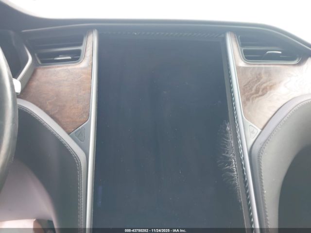Tesla Model X Image 6