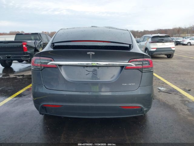 Tesla Model X Image 8