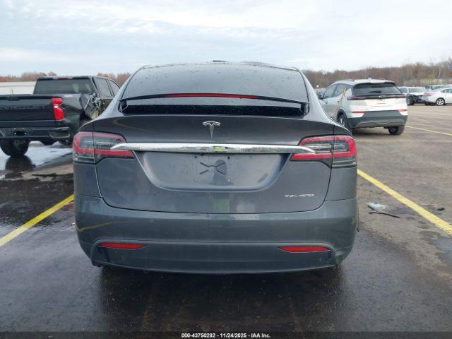 Tesla Model X Image 8