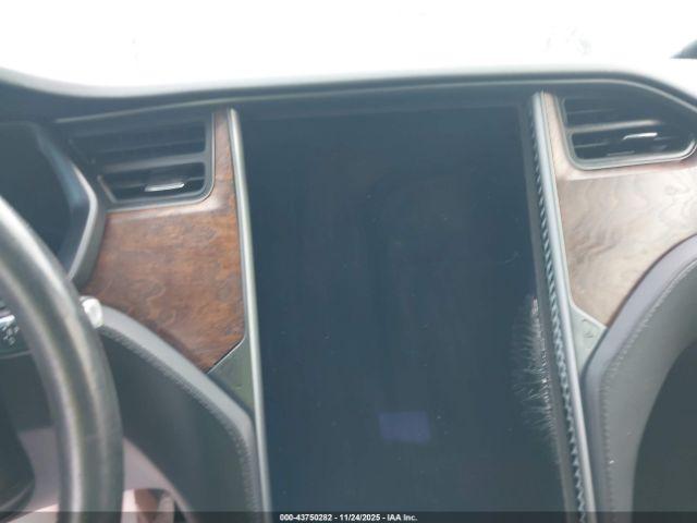 Tesla Model X Image 17
