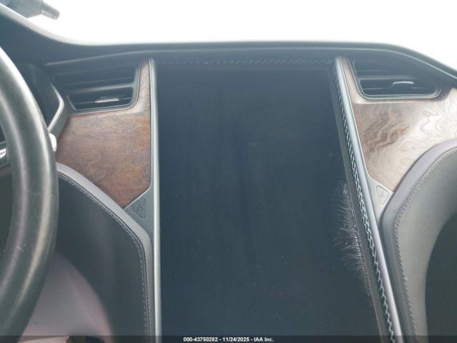 Tesla Model X Image 14