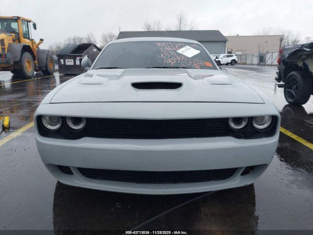 Dodge Challenger Image 12