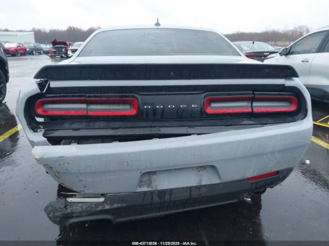 Dodge Challenger Image 2