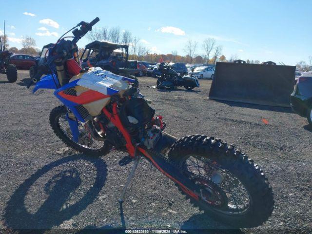 BETA Motorcycle Image 9