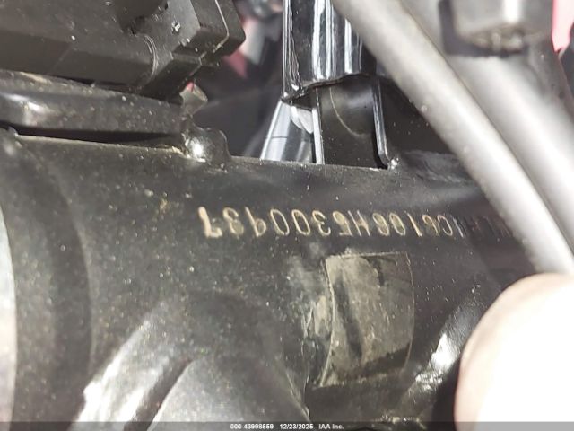 Honda Cbr300 R Image 11