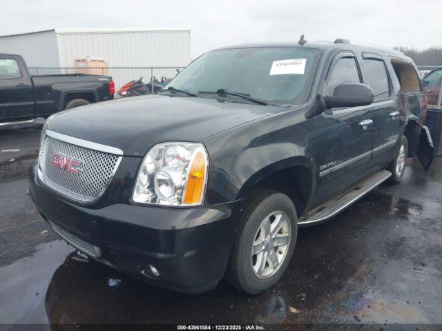 GMC Yukon Denali Image 3