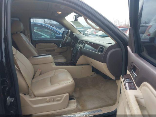 GMC Yukon Denali Image 11