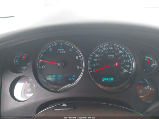 GMC Yukon Denali Image 12