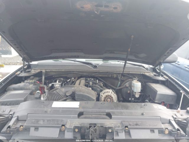 GMC Yukon Denali Image 13