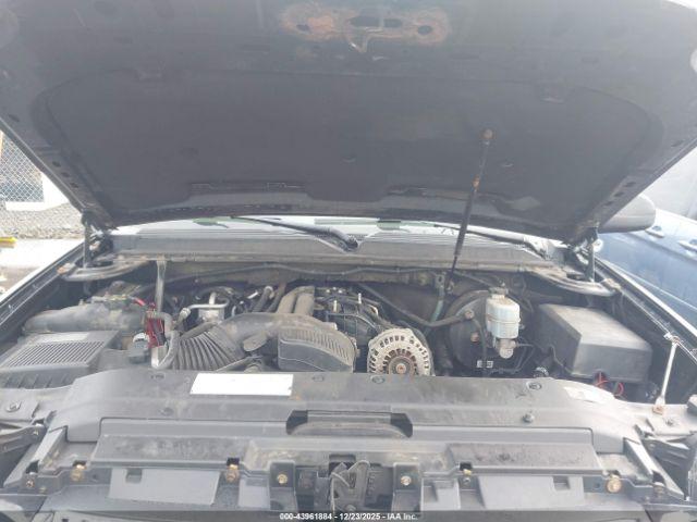 GMC Yukon Denali Image 13