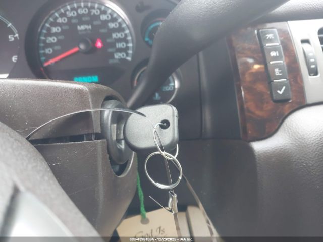 GMC Yukon Denali Image 14