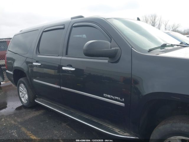 GMC Yukon Denali Image 16