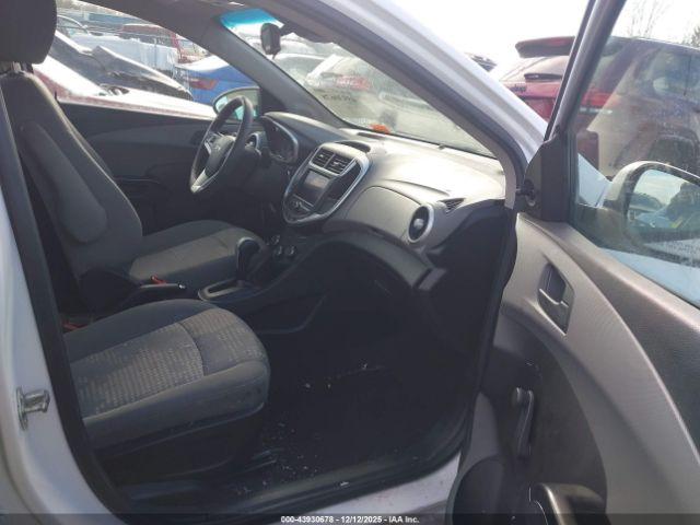 Chevrolet Sonic Fwd  1fl 5-door Image 11