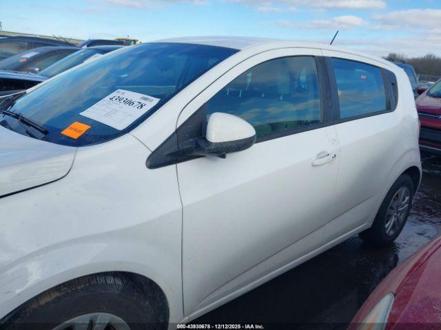 Chevrolet Sonic Fwd  1fl 5-door Image 14