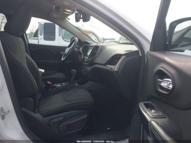 Jeep Cherokee Altitude Image 9