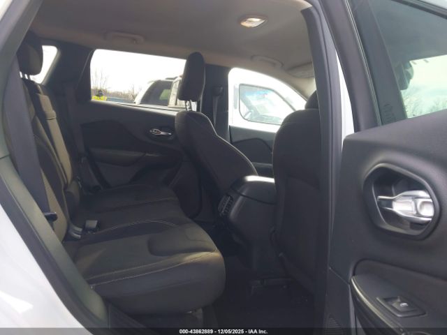 Jeep Cherokee Altitude Image 13