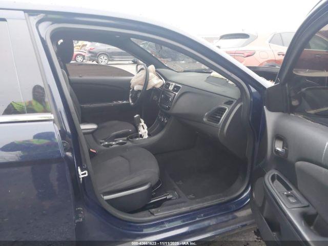 Chrysler 200 Lx Image 8