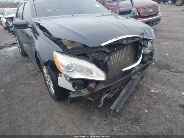 Chrysler 200 Lx Image 5