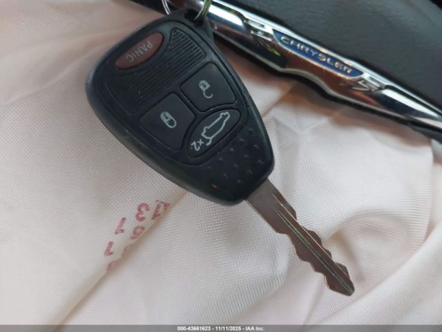 Chrysler 200 Lx Image 2