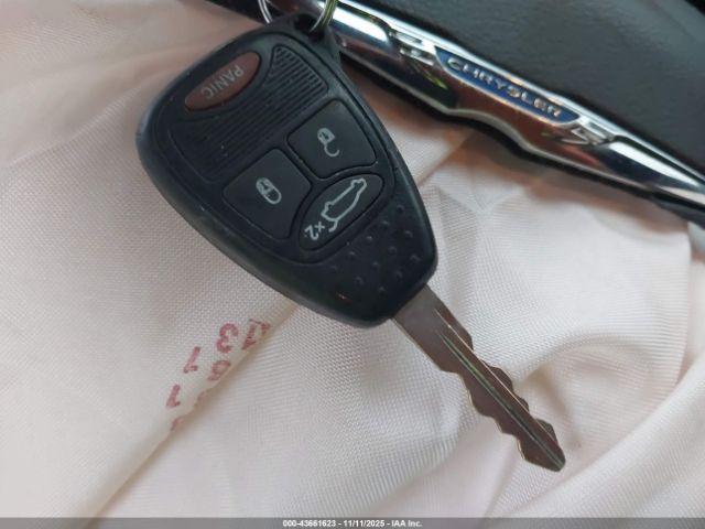 Chrysler 200 Lx Image 2