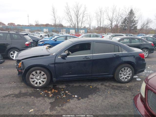 Chrysler 200 Lx Image 12