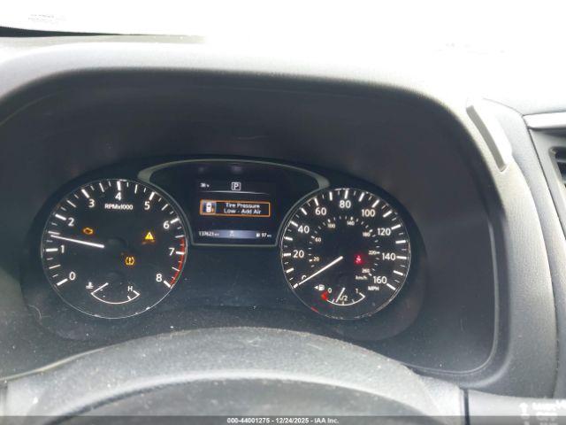 Nissan Pathfinder Sv Image 2