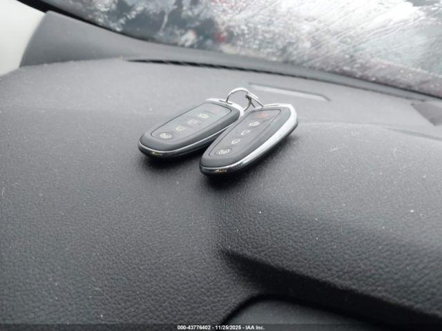 Ford Escape Titanium Image 14