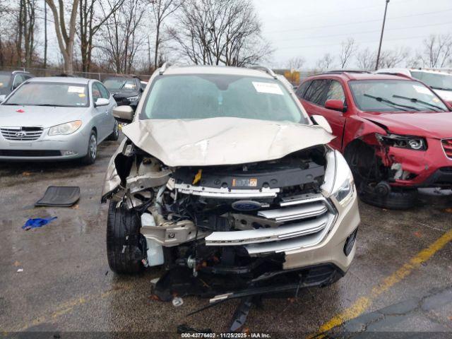 Ford Escape Titanium Image 13