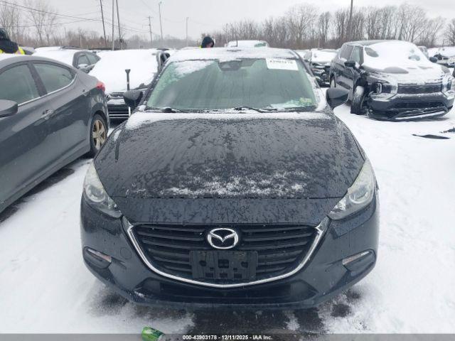 Mazda Mazda3 Touring Image 4