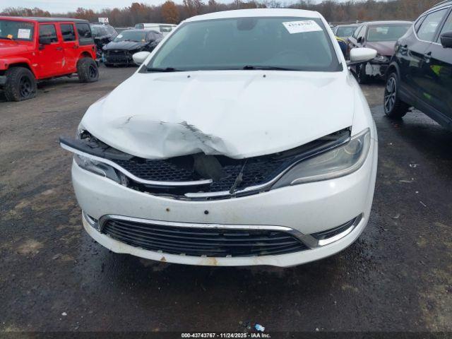 Chrysler 200 Limited Image 2