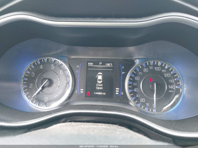 Chrysler 200 Limited Image 5