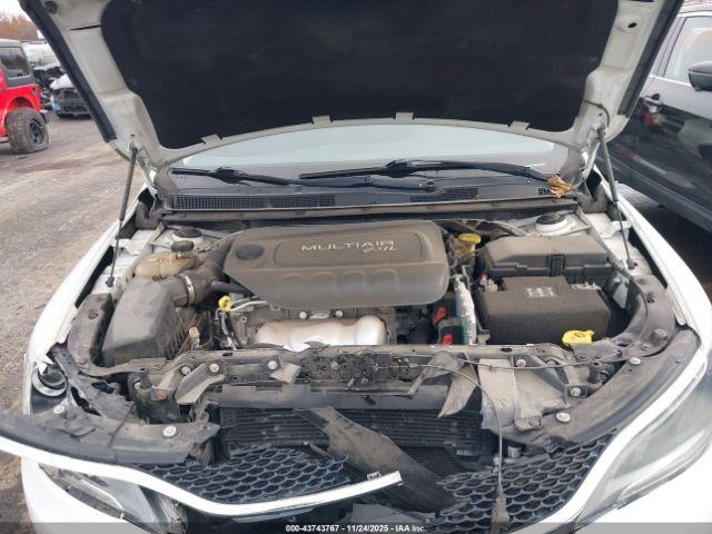 Chrysler 200 Limited Image 11