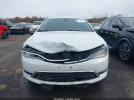 Chrysler 200 Limited Image 12