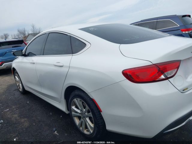 Chrysler 200 Limited Image 13