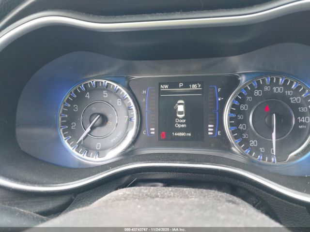 Chrysler 200 Limited Image 16