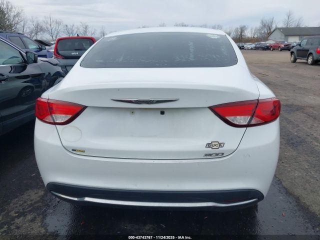 Chrysler 200 Limited Image 15