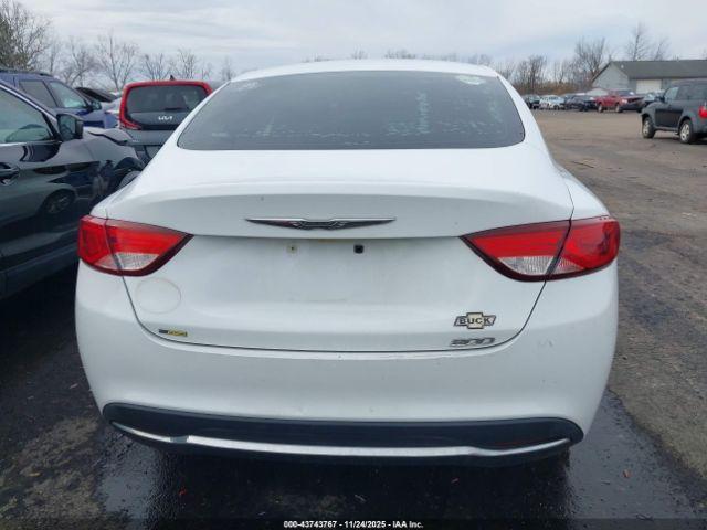 Chrysler 200 Limited Image 15