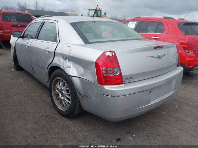 Chrysler 300 Touring Image 2