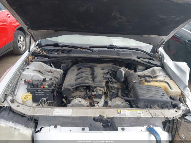 Chrysler 300 Touring Image 9