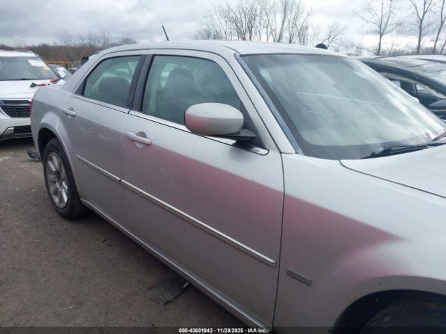 Chrysler 300 Touring Image 16