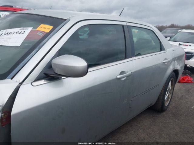 Chrysler 300 Touring Image 13