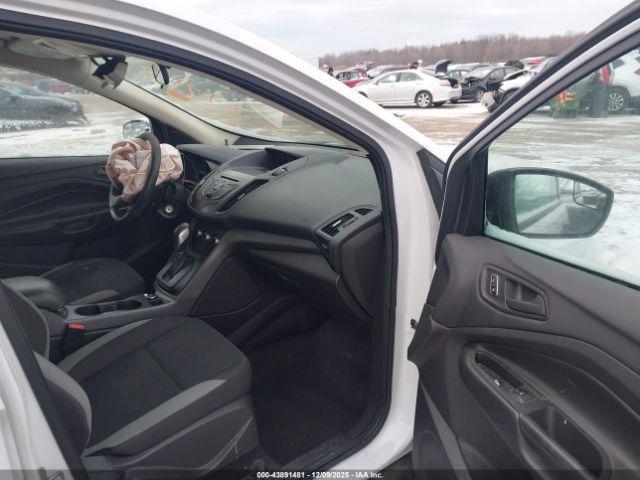 Ford Escape S Image 3