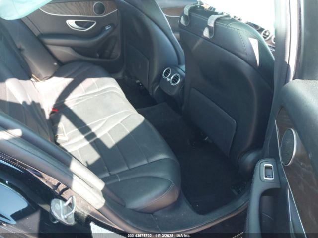 Mercedes-Benz C-Class 4matic Image 8