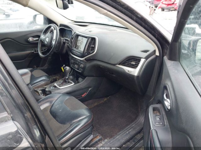 Jeep Cherokee Trailhawk Image 8