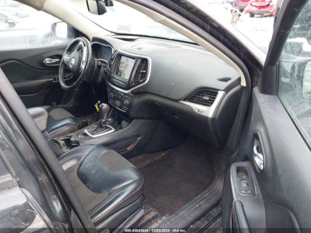 Jeep Cherokee Trailhawk Image 8