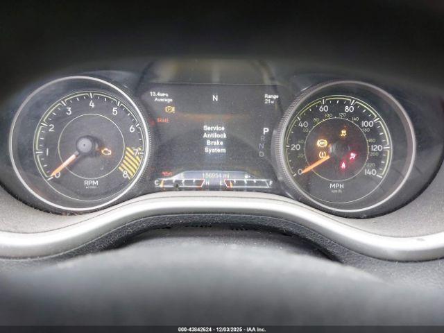 Jeep Cherokee Trailhawk Image 9