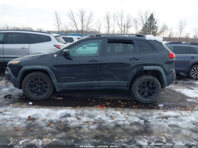 Jeep Cherokee Trailhawk Image 16