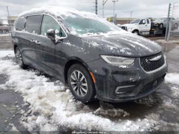  Salvage Chrysler Pacifica